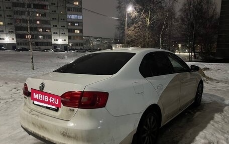 Volkswagen Jetta VI, 2013 год, 900 000 рублей, 4 фотография