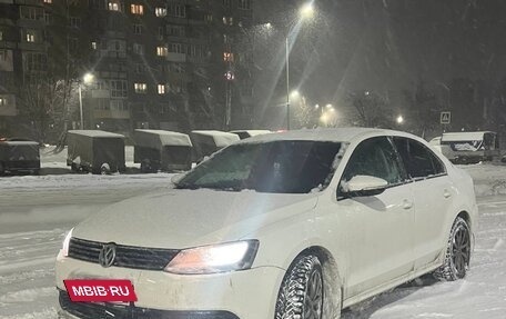 Volkswagen Jetta VI, 2013 год, 900 000 рублей, 3 фотография