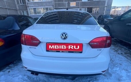 Volkswagen Jetta VI, 2013 год, 900 000 рублей, 13 фотография