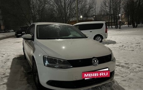 Volkswagen Jetta VI, 2013 год, 900 000 рублей, 11 фотография