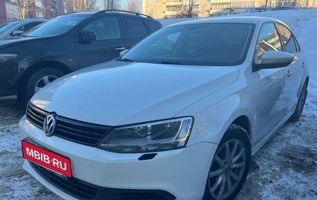 Volkswagen Jetta VI, 2013 год, 900 000 рублей, 19 фотография