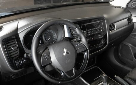 Mitsubishi Outlander III рестайлинг 3, 2018 год, 2 078 700 рублей, 3 фотография