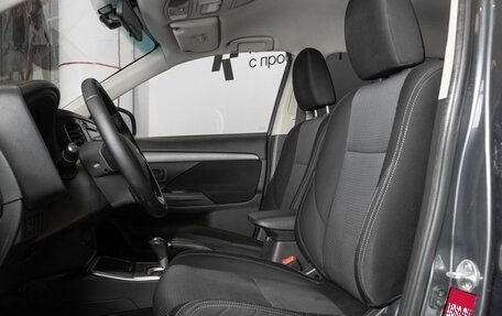 Mitsubishi Outlander III рестайлинг 3, 2018 год, 2 078 700 рублей, 13 фотография