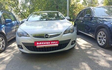 Opel Astra J, 2013 год, 880 000 рублей, 2 фотография