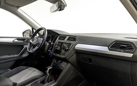 Volkswagen Tiguan II, 2021 год, 2 695 000 рублей, 13 фотография