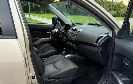 Mitsubishi Outlander III рестайлинг 3, 2006 год, 1 000 000 рублей, 12 фотография