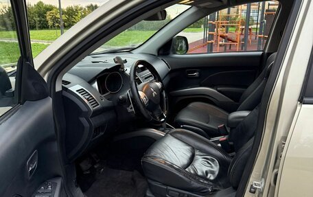 Mitsubishi Outlander III рестайлинг 3, 2006 год, 1 000 000 рублей, 11 фотография