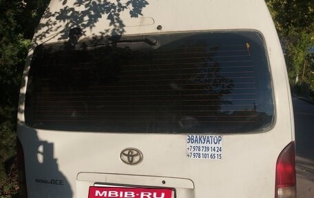 Toyota HiAce H200, 2005 год, 1 900 000 рублей, 3 фотография