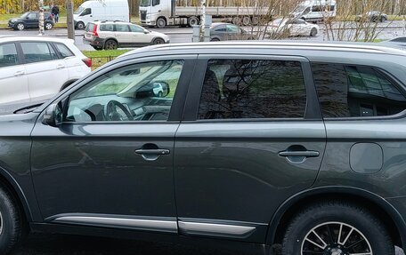 Mitsubishi Outlander III рестайлинг 3, 2018 год, 1 750 000 рублей, 14 фотография