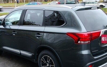 Mitsubishi Outlander III рестайлинг 3, 2018 год, 1 750 000 рублей, 17 фотография