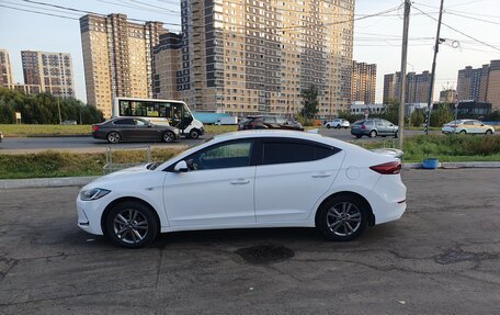 Hyundai Elantra VI рестайлинг, 2017 год, 900 000 рублей, 2 фотография