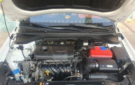 Hyundai Elantra VI рестайлинг, 2017 год, 900 000 рублей, 4 фотография