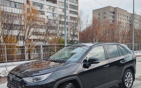 Toyota RAV4, 2021 год, 3 290 000 рублей, 1 фотография