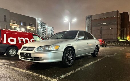 Toyota Camry, 2000 год, 550 000 рублей, 4 фотография