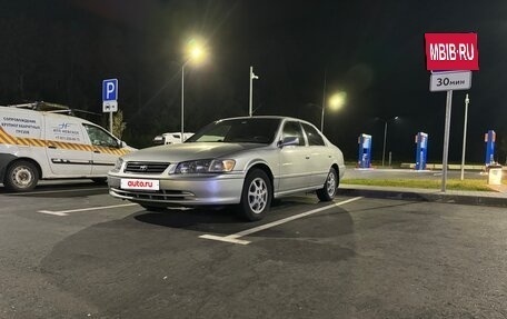 Toyota Camry, 2000 год, 550 000 рублей, 2 фотография