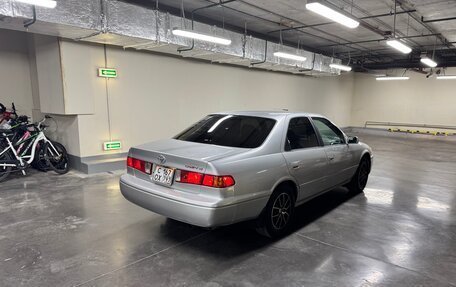 Toyota Camry, 2000 год, 550 000 рублей, 13 фотография