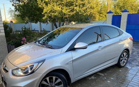 Hyundai Solaris II рестайлинг, 2013 год, 930 000 рублей, 2 фотография