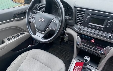 Hyundai Elantra VI рестайлинг, 2017 год, 1 600 000 рублей, 6 фотография