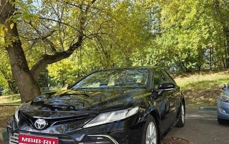 Toyota Camry, 2021 год, 2 400 000 рублей, 1 фотография