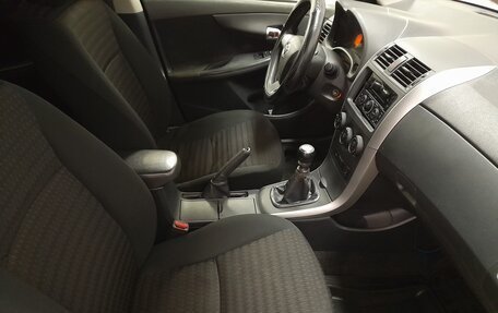 Toyota Corolla, 2011 год, 800 000 рублей, 10 фотография