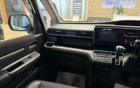 Honda Stepwgn IV, 2016 год, 2 199 900 рублей, 14 фотография