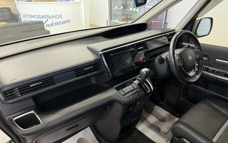 Honda Stepwgn IV, 2016 год, 2 199 900 рублей, 13 фотография