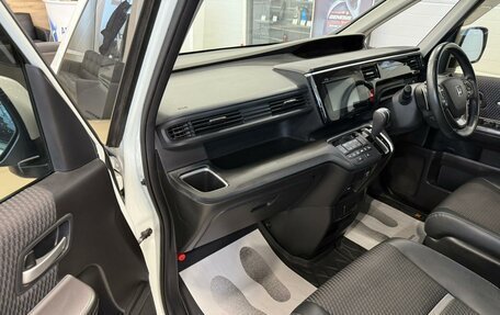 Honda Stepwgn IV, 2016 год, 2 199 900 рублей, 12 фотография