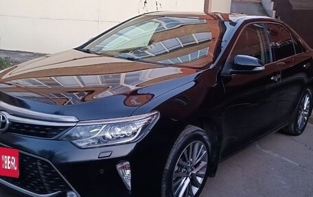 Toyota Camry, 2017 год, 1 900 000 рублей, 4 фотография