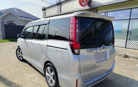 Toyota Noah III, 2015 год, 1 950 000 рублей, 8 фотография