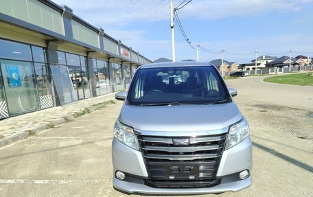 Toyota Noah III, 2015 год, 1 950 000 рублей, 2 фотография