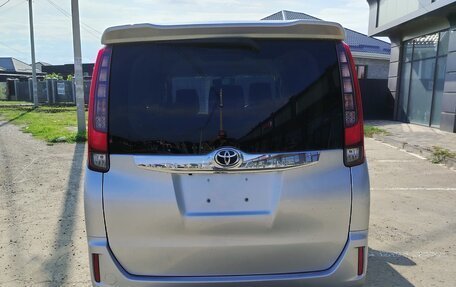 Toyota Noah III, 2015 год, 1 950 000 рублей, 6 фотография