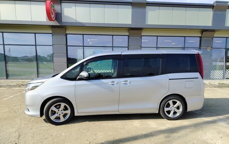 Toyota Noah III, 2015 год, 1 950 000 рублей, 4 фотография