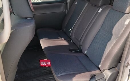 Toyota Noah III, 2015 год, 1 950 000 рублей, 10 фотография