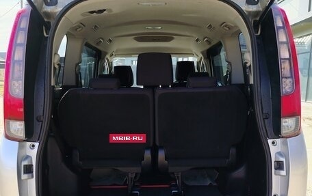 Toyota Noah III, 2015 год, 1 950 000 рублей, 9 фотография