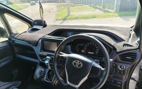 Toyota Noah III, 2015 год, 1 950 000 рублей, 15 фотография