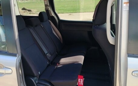 Toyota Noah III, 2015 год, 1 950 000 рублей, 16 фотография