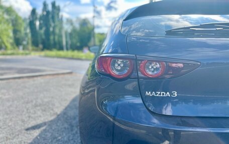 Mazda 3, 2020 год, 2 000 000 рублей, 23 фотография