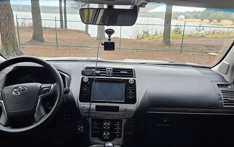 Toyota Land Cruiser Prado 150 рестайлинг 2, 2020 год, 5 600 000 рублей, 14 фотография