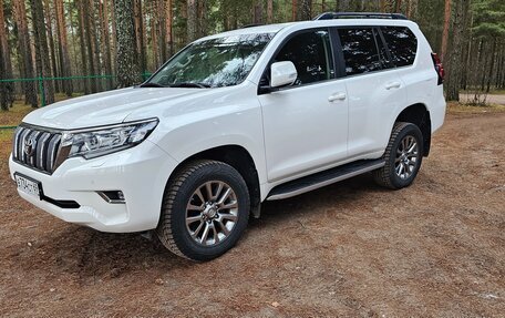 Toyota Land Cruiser Prado 150 рестайлинг 2, 2020 год, 5 600 000 рублей, 3 фотография