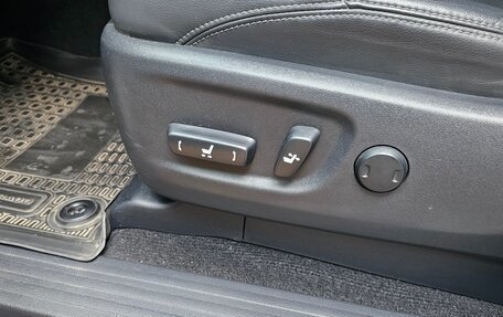 Toyota Land Cruiser Prado 150 рестайлинг 2, 2020 год, 5 600 000 рублей, 10 фотография