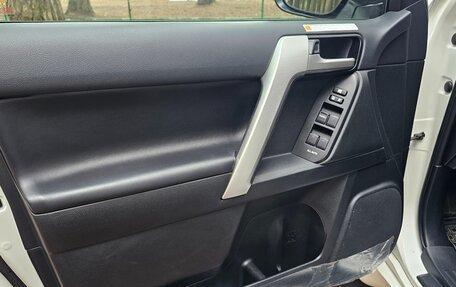 Toyota Land Cruiser Prado 150 рестайлинг 2, 2020 год, 5 600 000 рублей, 9 фотография