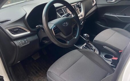 Hyundai Solaris II рестайлинг, 2019 год, 1 000 000 рублей, 5 фотография