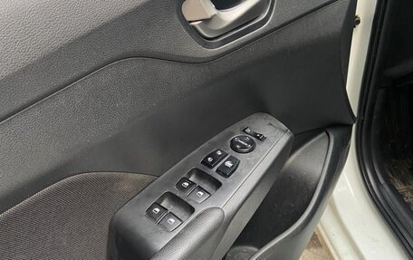 Hyundai Solaris II рестайлинг, 2019 год, 1 000 000 рублей, 6 фотография