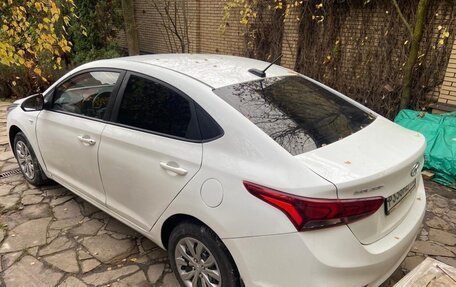 Hyundai Solaris II рестайлинг, 2019 год, 1 000 000 рублей, 4 фотография