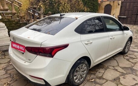 Hyundai Solaris II рестайлинг, 2019 год, 1 000 000 рублей, 3 фотография