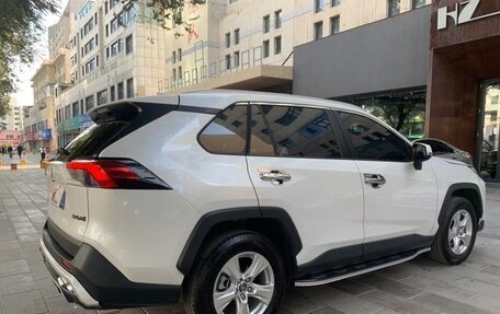 Toyota RAV4, 2025 год, 3 000 000 рублей, 5 фотография