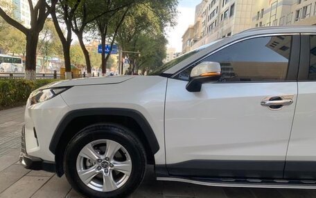 Toyota RAV4, 2025 год, 3 000 000 рублей, 4 фотография