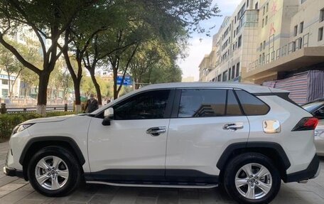 Toyota RAV4, 2025 год, 3 000 000 рублей, 3 фотография