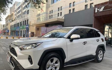 Toyota RAV4, 2025 год, 3 000 000 рублей, 2 фотография