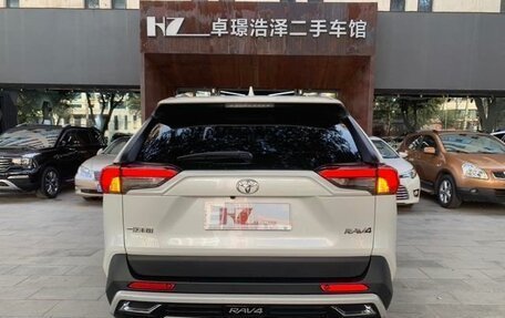 Toyota RAV4, 2025 год, 3 000 000 рублей, 8 фотография